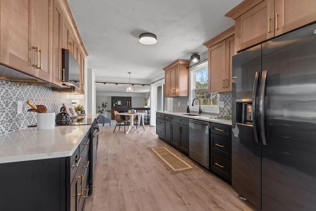 2734 N BEECHWOOD COURT, Appleton, WI 54911