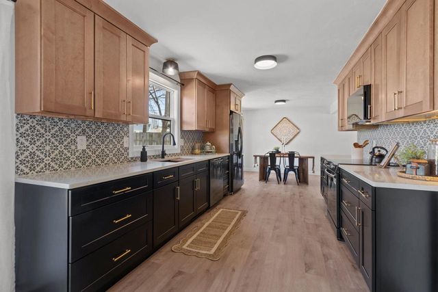 2734 N BEECHWOOD COURT, Appleton, WI 54911