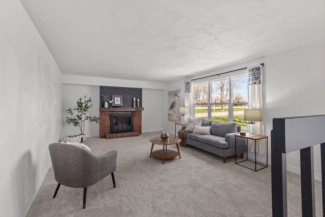 2734 N BEECHWOOD COURT, Appleton, WI 54911