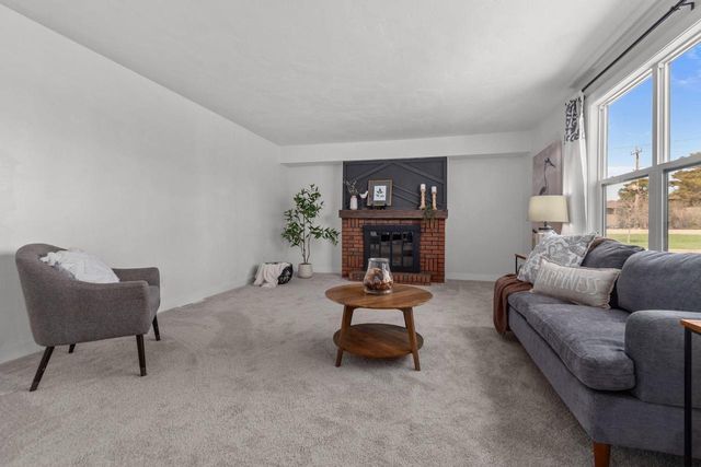 2734 N BEECHWOOD COURT, Appleton, WI 54911