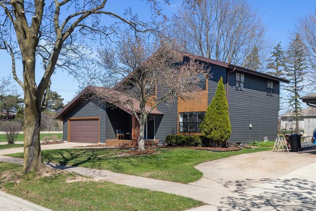 2734 N BEECHWOOD COURT, Appleton, WI 54911