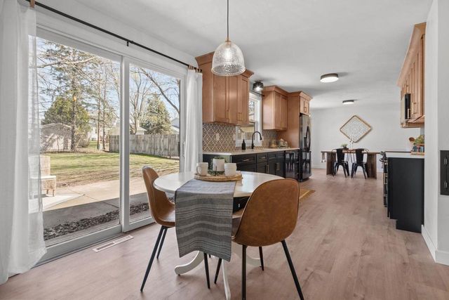 2734 N BEECHWOOD COURT, Appleton, WI 54911