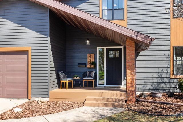 2734 N BEECHWOOD COURT, Appleton, WI 54911