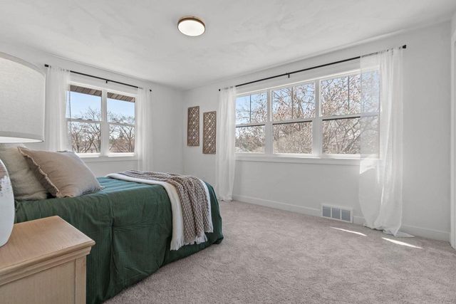 2734 N BEECHWOOD COURT, Appleton, WI 54911