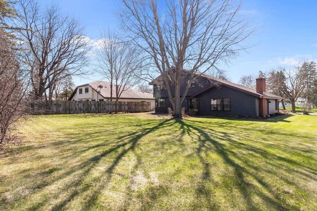 2734 N BEECHWOOD COURT, Appleton, WI 54911