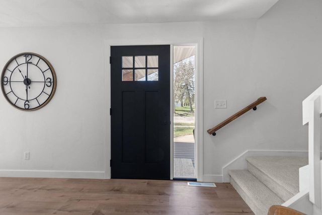2734 N BEECHWOOD COURT, Appleton, WI 54911