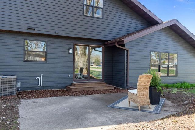 2734 N BEECHWOOD COURT, Appleton, WI 54911