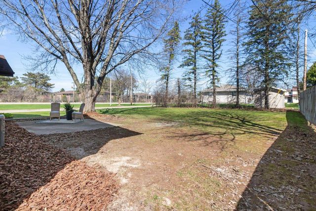 2734 N BEECHWOOD COURT, Appleton, WI 54911