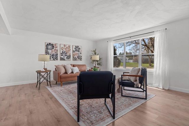 2734 N BEECHWOOD COURT, Appleton, WI 54911