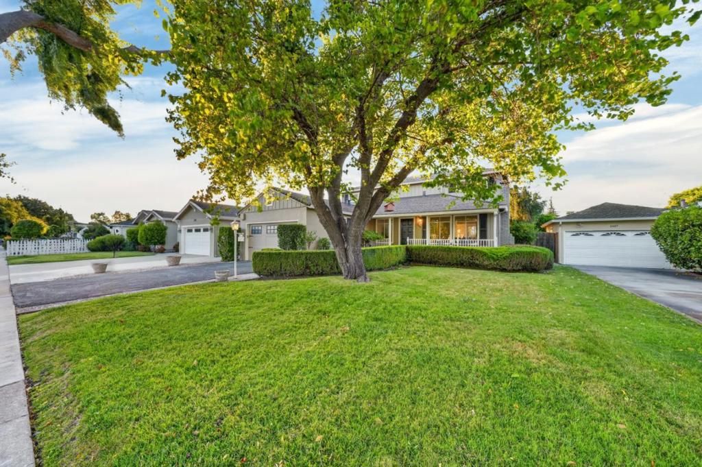 Image 10 of property listing at 2433 W Hedding Street, San Jose, CA 95128