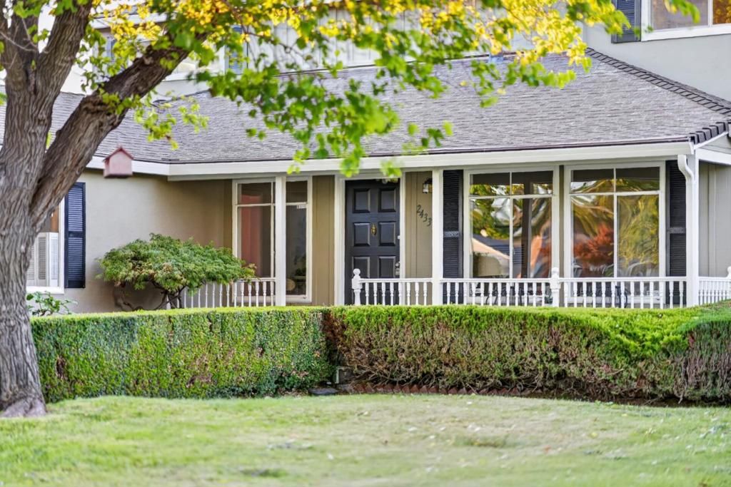 Image 2 of property listing at 2433 W Hedding Street, San Jose, CA 95128