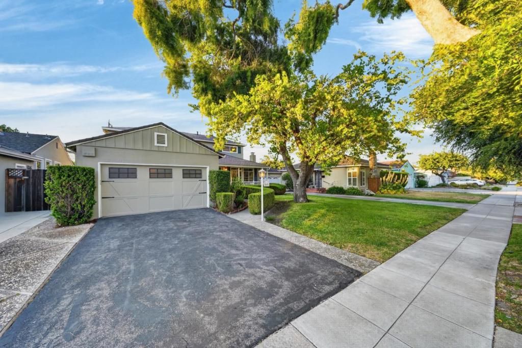 Image 5 of property listing at 2433 W Hedding Street, San Jose, CA 95128