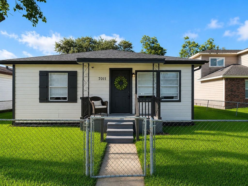 7011 Anderson Street, Texas City, TX 77591