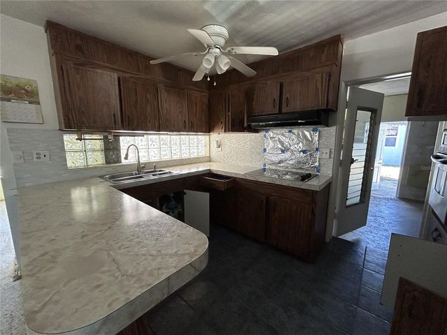 6116 52ND AVENUE N, Kenneth City, FL 33709