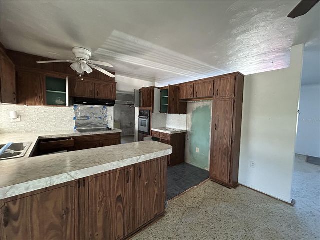 6116 52ND AVENUE N, Kenneth City, FL 33709