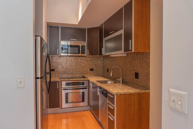 650 W WAYMAN Street 301C, Chicago, IL 60661