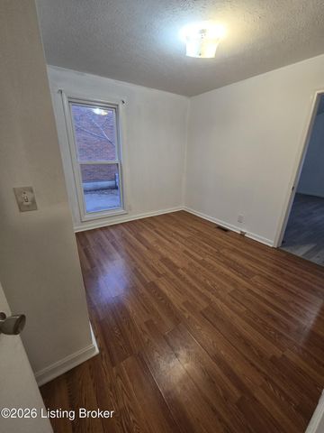 6913 Beard Ct, Louisville, KY 40228