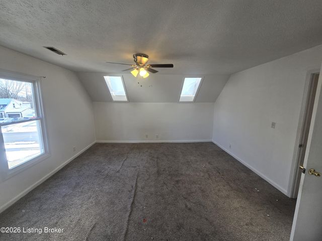 6913 Beard Ct, Louisville, KY 40228