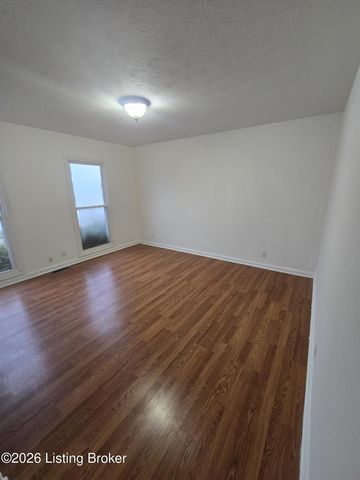 6913 Beard Ct, Louisville, KY 40228