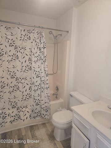 6913 Beard Ct, Louisville, KY 40228