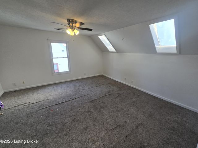 6913 Beard Ct, Louisville, KY 40228