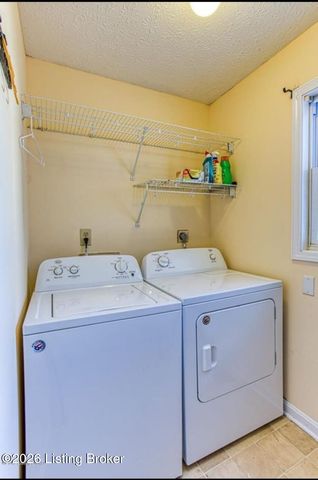 6913 Beard Ct, Louisville, KY 40228