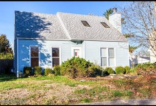 6913 Beard Ct, Louisville, KY 40228