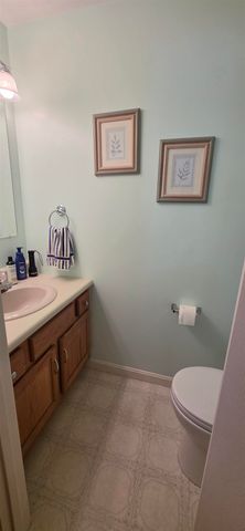 2 Wyndmere Drive, Londonderry, NH 03053