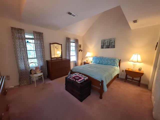 2 Wyndmere Drive, Londonderry, NH 03053