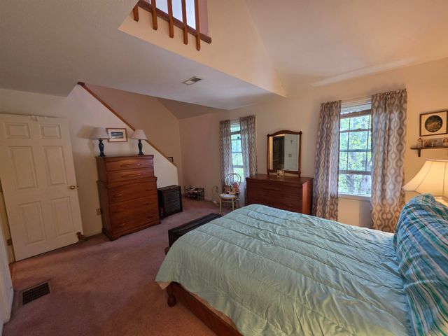 2 Wyndmere Drive, Londonderry, NH 03053