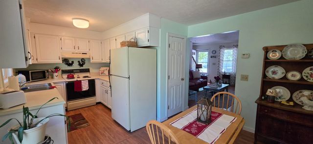 2 Wyndmere Drive, Londonderry, NH 03053