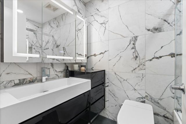 447 N McClurg Court 447, Chicago, IL 60611