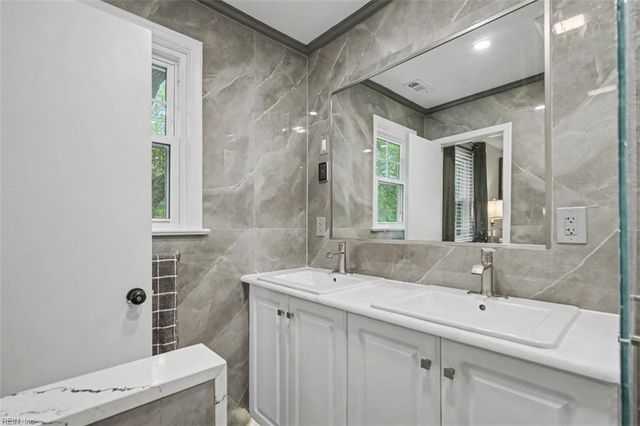 2980 Lynnhaven DR, Virginia Beach, VA 23451
