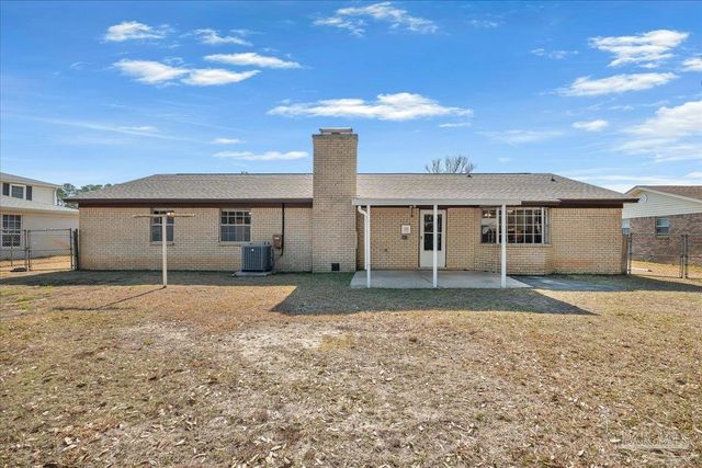 8120 Camelford Dr, Pensacola, FL 32506