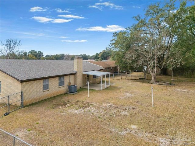 8120 Camelford Dr, Pensacola, FL 32506
