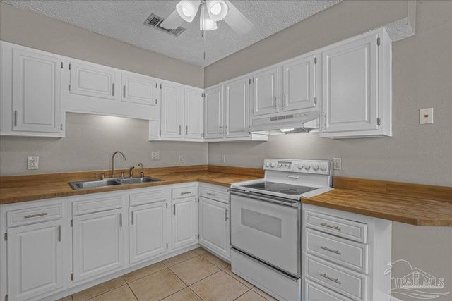 8120 Camelford Dr, Pensacola, FL 32506