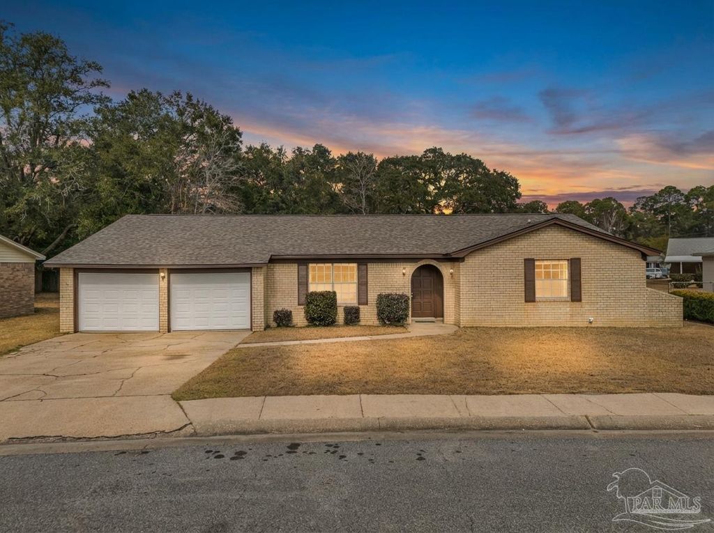 8120 Camelford Dr, Pensacola, FL 32506