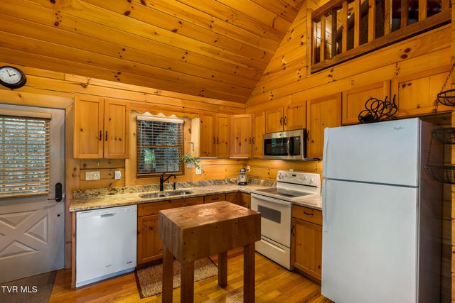 170 Ripshin Lake Road, Roan Mountain, TN 37687