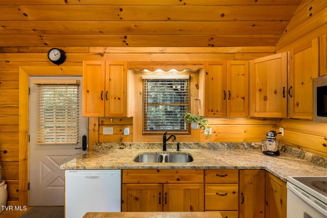 170 Ripshin Lake Road, Roan Mountain, TN 37687