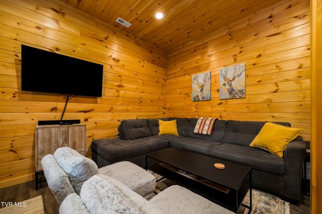 170 Ripshin Lake Road, Roan Mountain, TN 37687