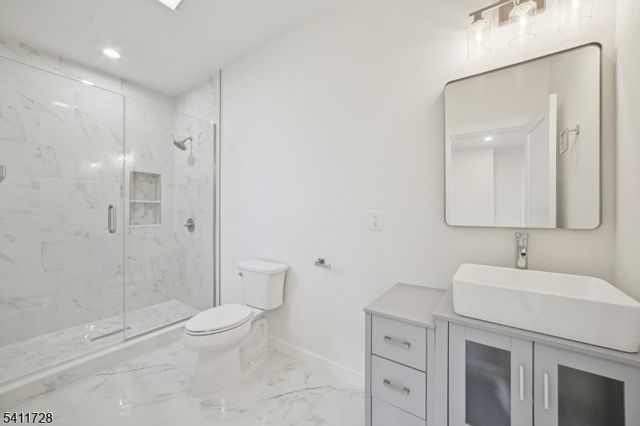 5 FOXCROFT DRIVE, Livingston Twp., NJ 07039