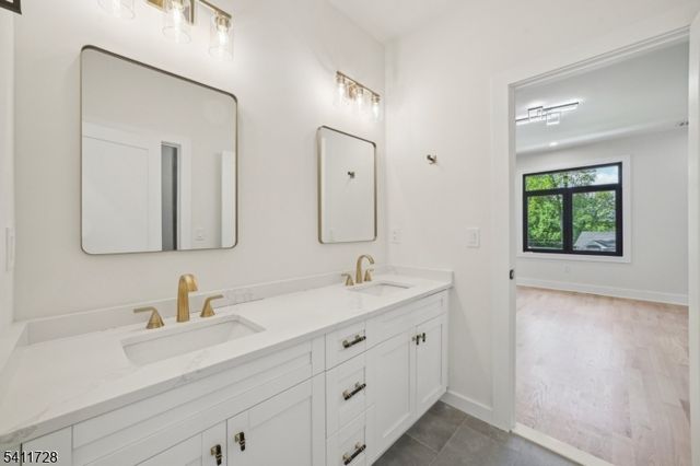 5 FOXCROFT DRIVE, Livingston Twp., NJ 07039