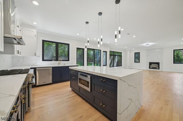 5 FOXCROFT DRIVE, Livingston Twp., NJ 07039