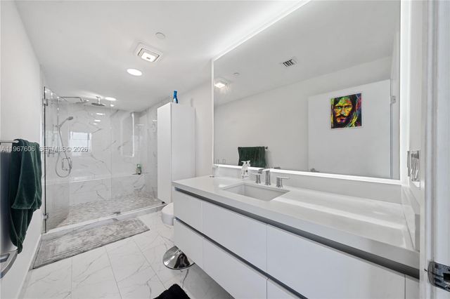 888 Biscayne Blvd 910, Miami, FL 33132