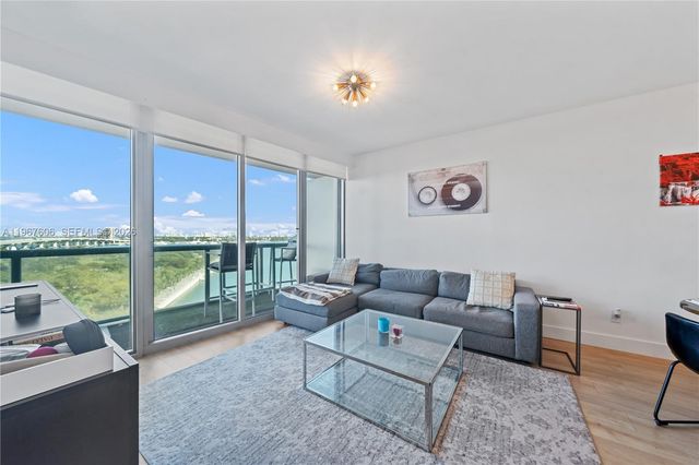 888 Biscayne Blvd 910, Miami, FL 33132