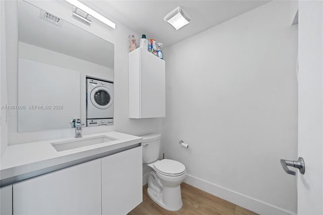 888 Biscayne Blvd 910, Miami, FL 33132