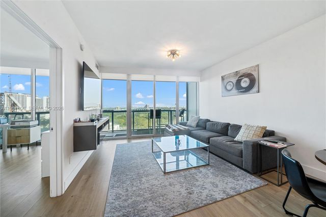 888 Biscayne Blvd 910, Miami, FL 33132