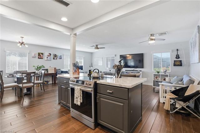 885 Entrada DR S, Fort Myers, FL 33919