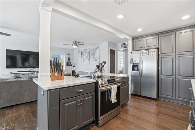 885 Entrada DR S, Fort Myers, FL 33919