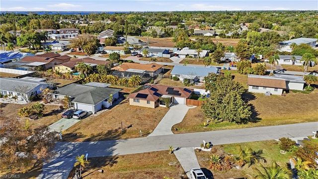 885 Entrada DR S, Fort Myers, FL 33919